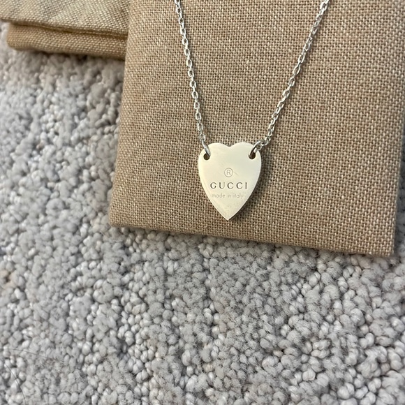 Gucci trademark bracelet with heart pendant - Picture 2 of 3